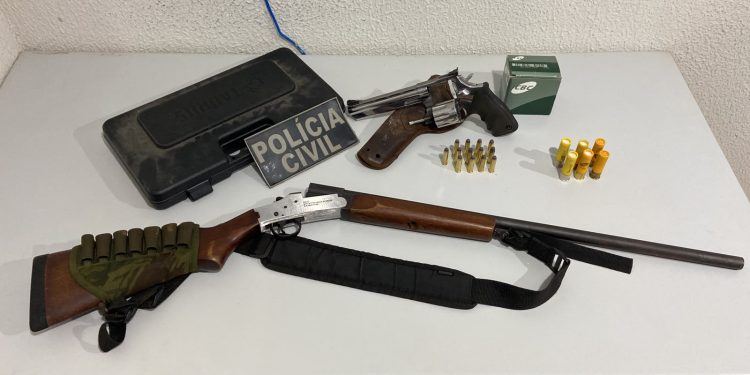 Homem que ameaçou matar irmã é preso pela Polícia Civil por posse irregular de arma de fogo